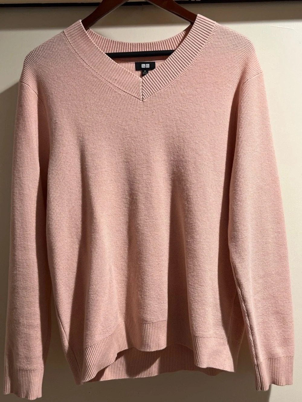 Uniqlo Men's V-Neck Sweater - Pale Pink